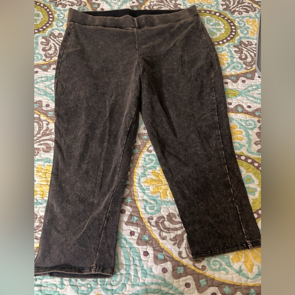 Torrid capri leggings